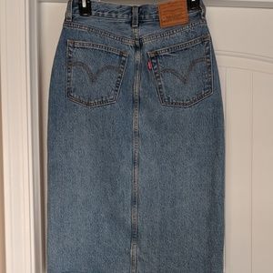 NWT Levi deconstructed skirt button fly, 25